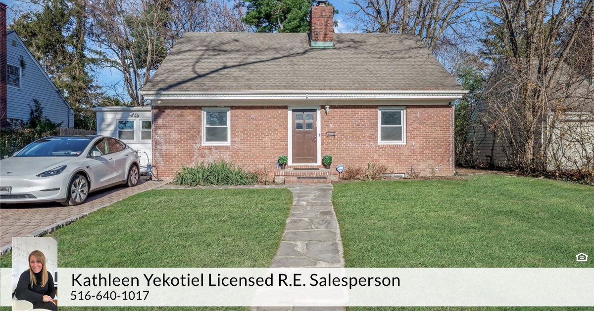 9 Gutheil Ln, Great Neck, NY 11024